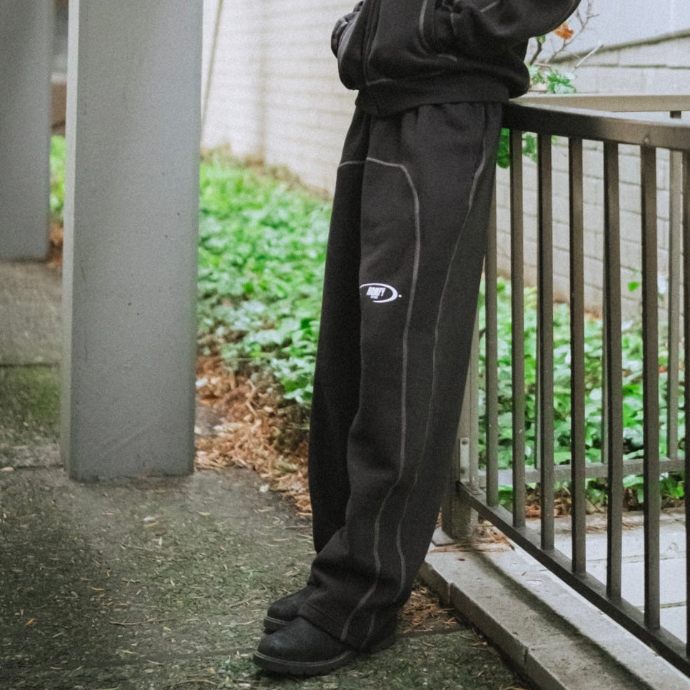 Komfy Contrast-Stitched Fleece Sweatpants